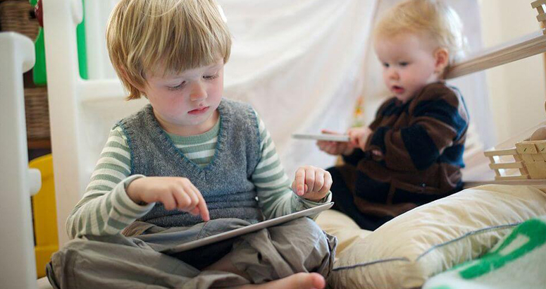 بهترین راهکار ها برای دور کردن کودکان از گوشی های هوشمند